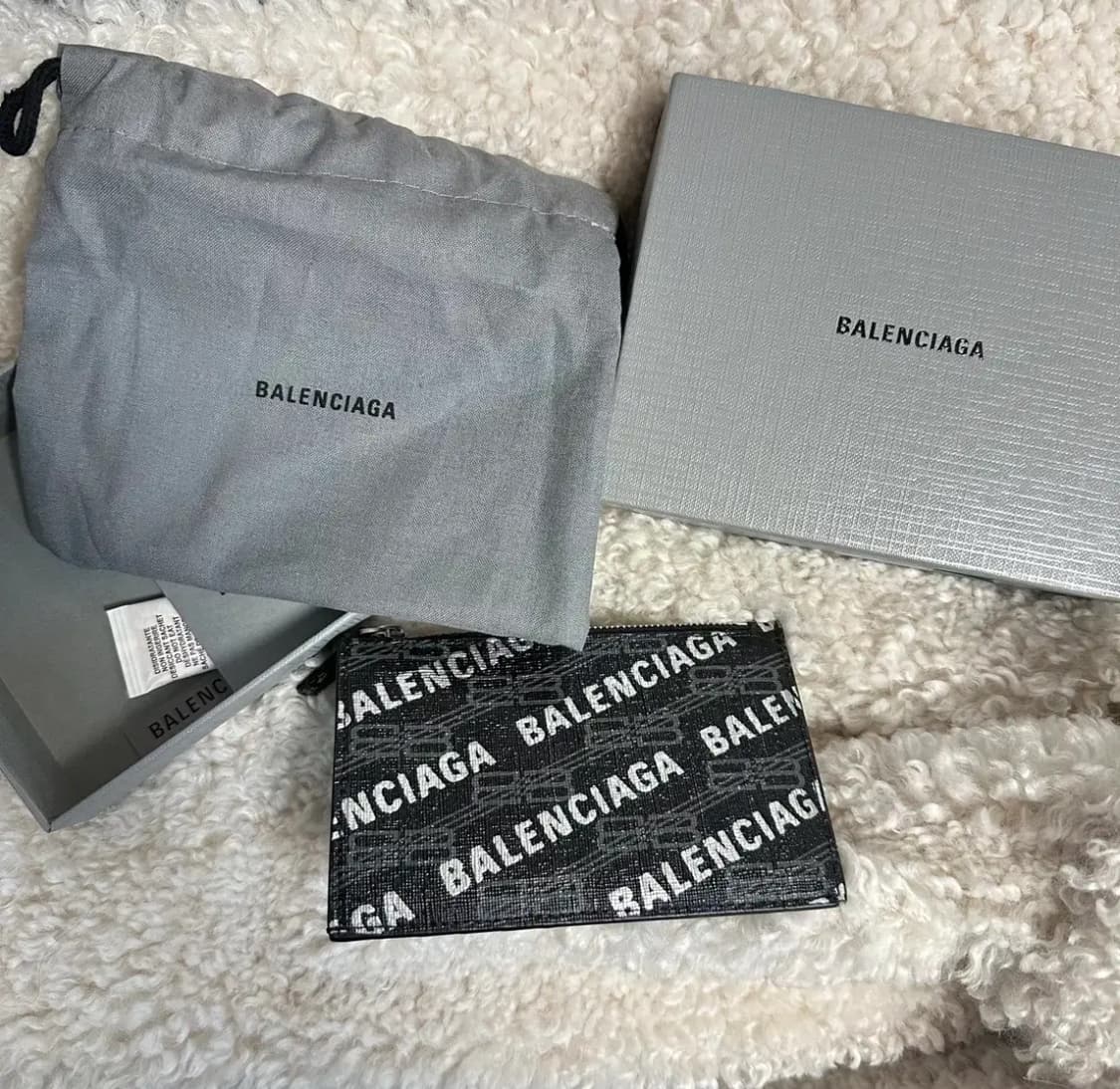 발렌시아가 카드지갑 롱 코인 카드홀더 상품이미지1