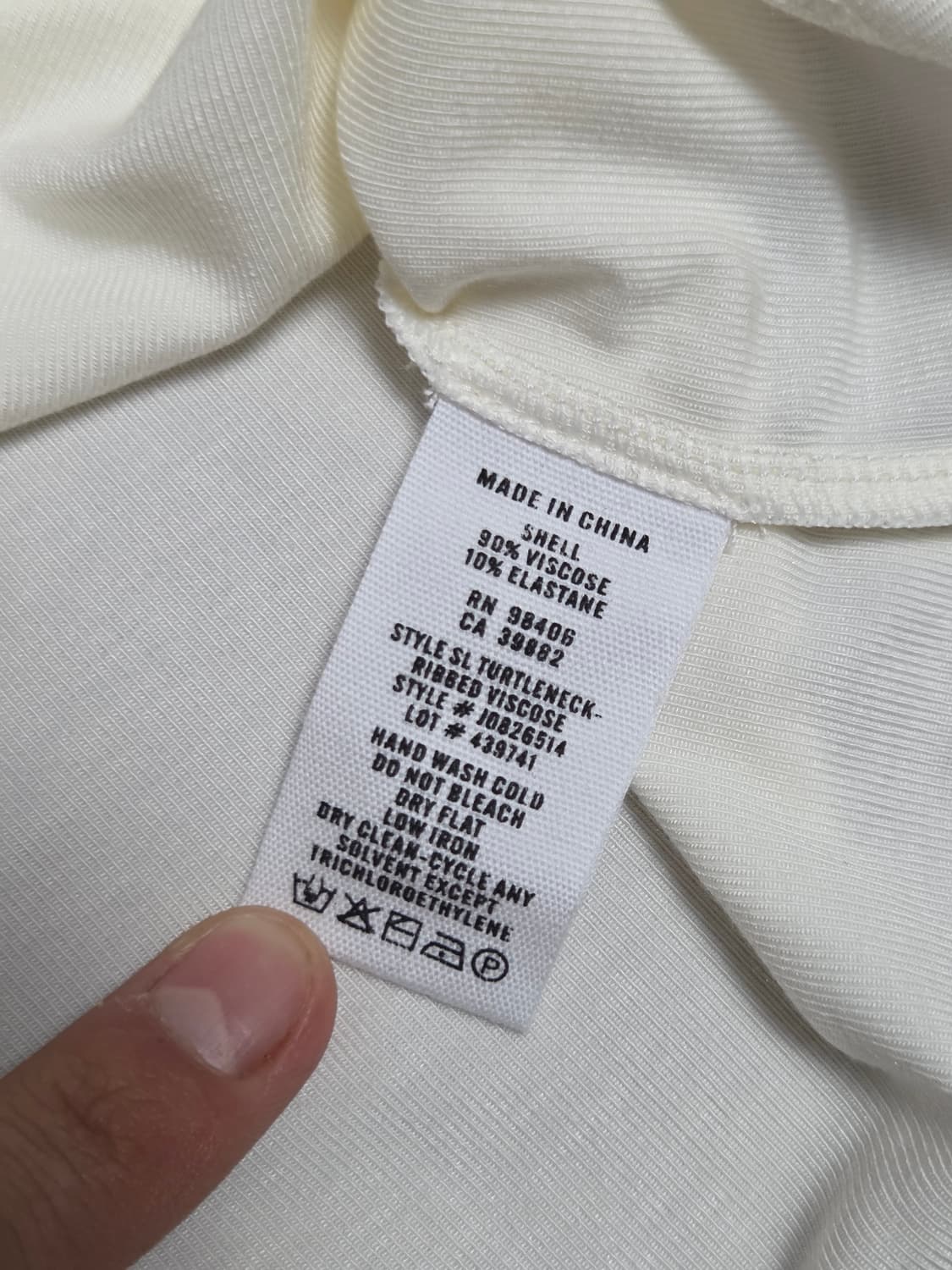 [띠어리] 리브드 비스코스 터틀넥 슬리브리스 | S00099 상품이미지4