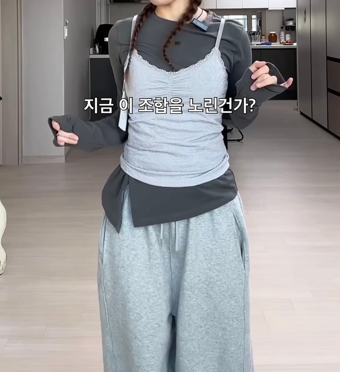 미레코 플라워 엠보스드 슬리브리스 그레이 상품이미지1