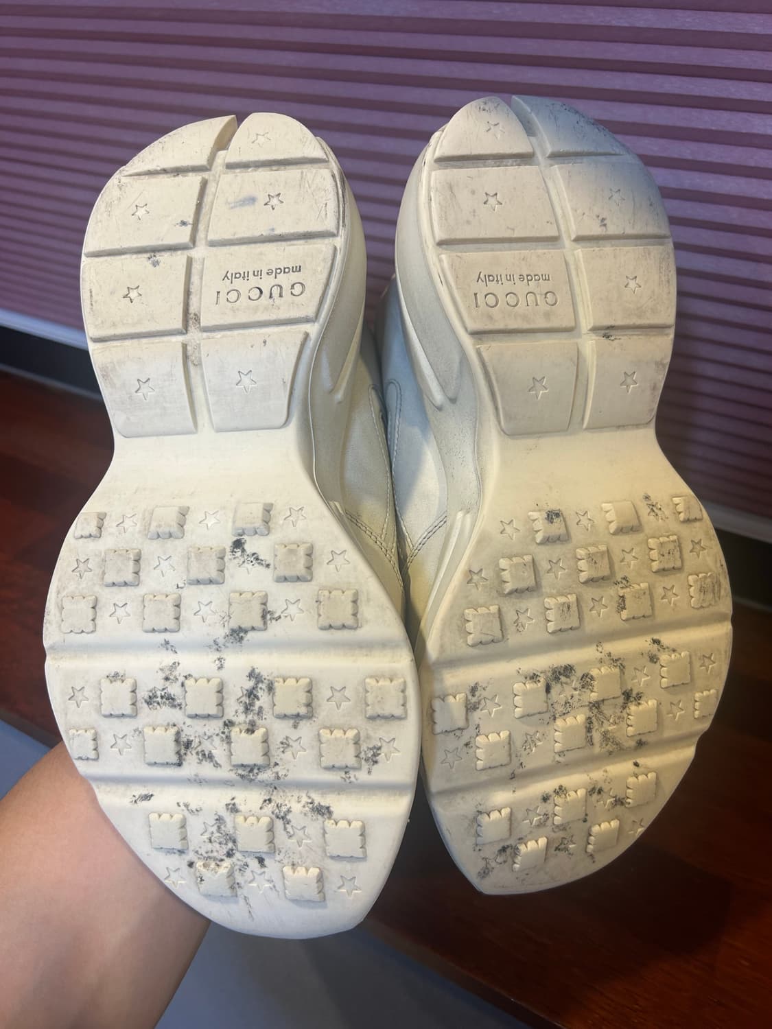 구찌 입술 레더 라이톤 스니커즈 상품이미지4