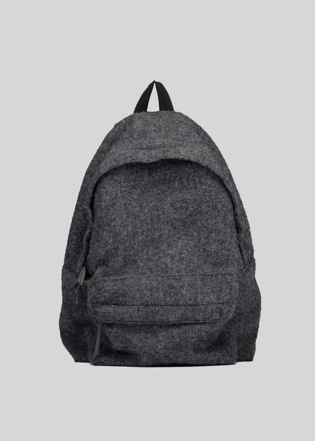 생긴스튜디오 핀버튼 플리스 울 백팩 차콜 상품이미지2
