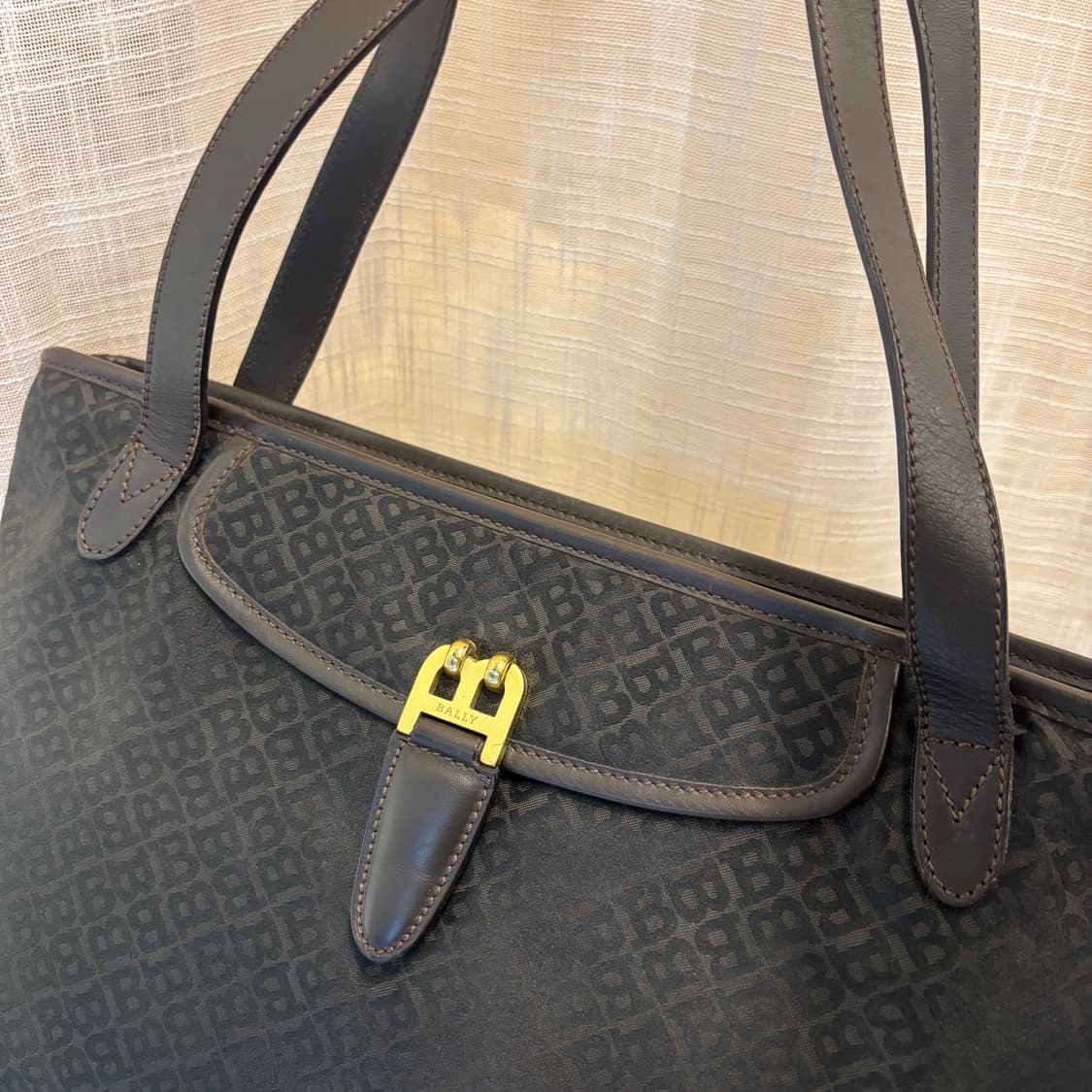 정품 발리 패브릭 숄더백     상품이미지3