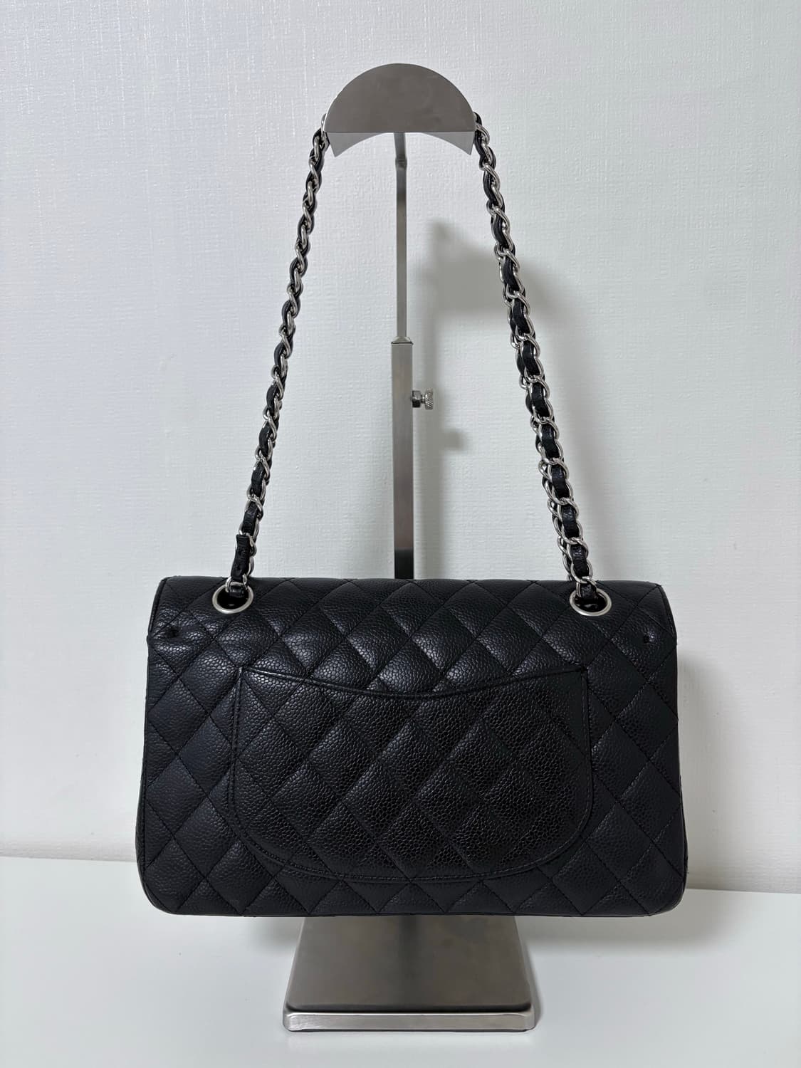 샤넬 클래식 미듐 캐비어 은장백 상품이미지4