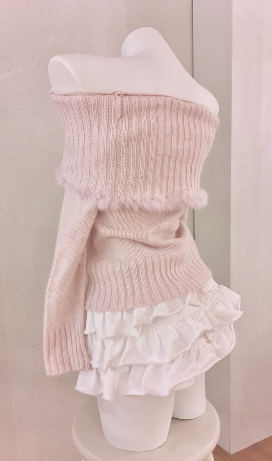 글래시어 핑크 퍼 오프숄더 니트 히메갸루 상품이미지6