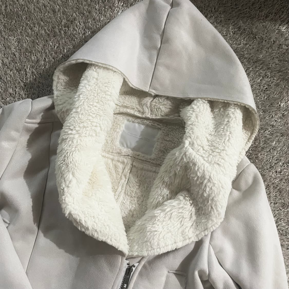 세실맥비 화이트 베이지 퍼 후드 무스탕 자켓 오네 갸루 상품이미지3