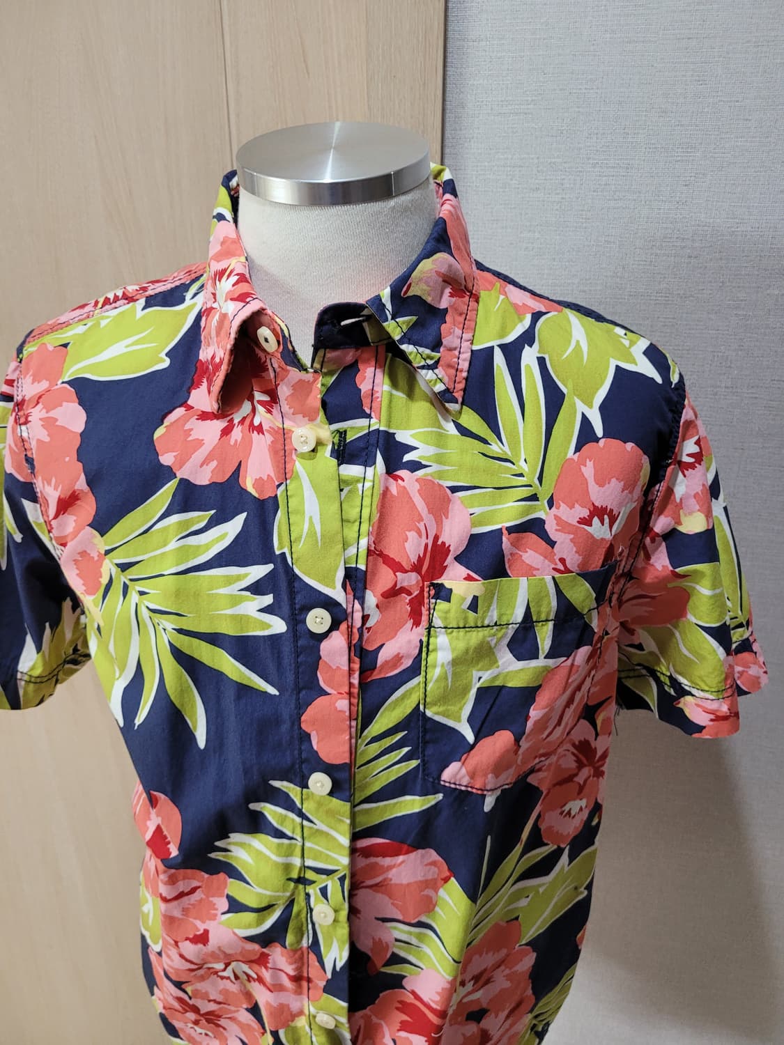 후아유 WHO.A.U 남자 트로피컬 반팔 셔츠 105 네이비 상품이미지2