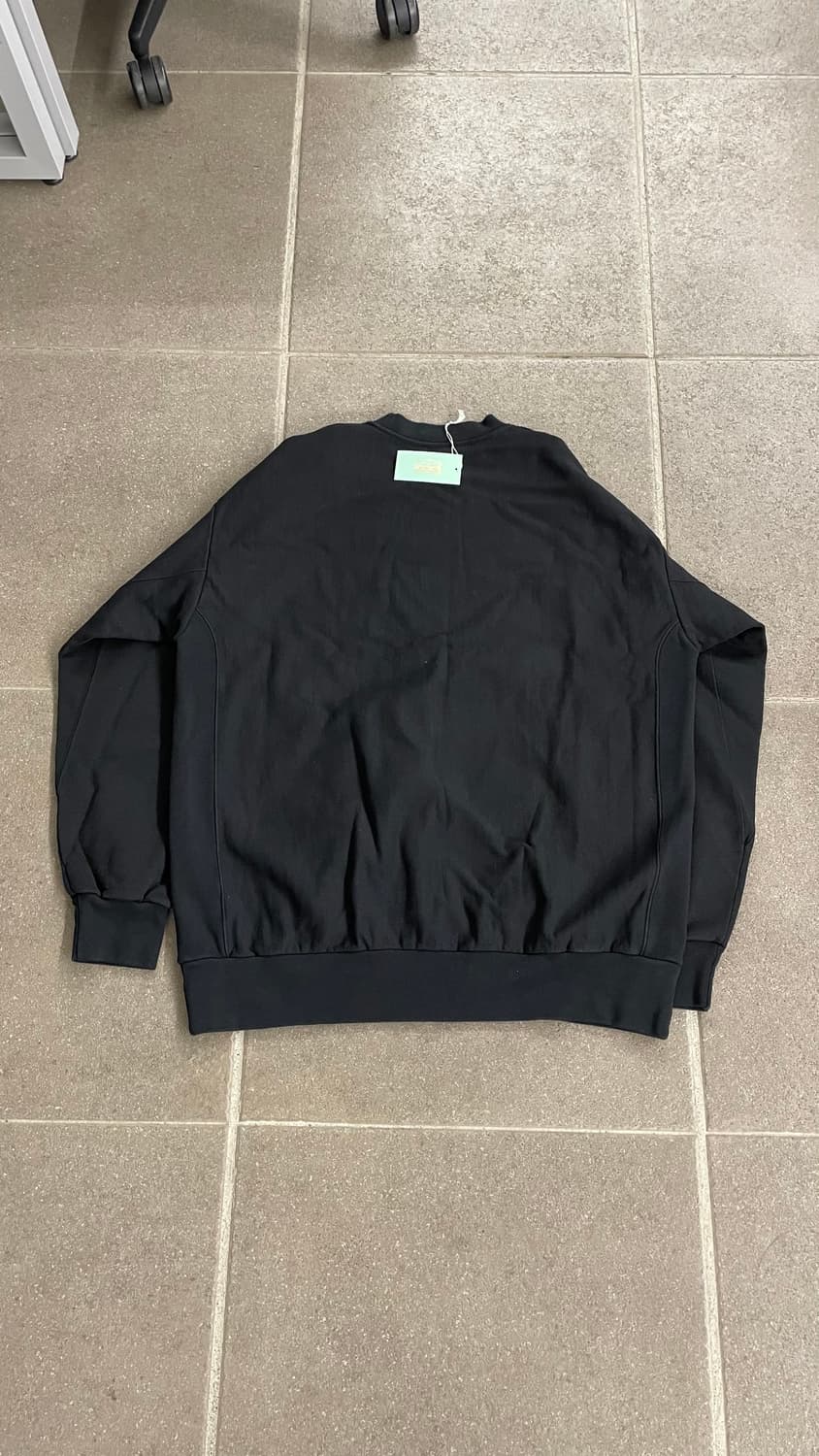 아리즈 블랙 스웻셔츠 에리즈 상품이미지2