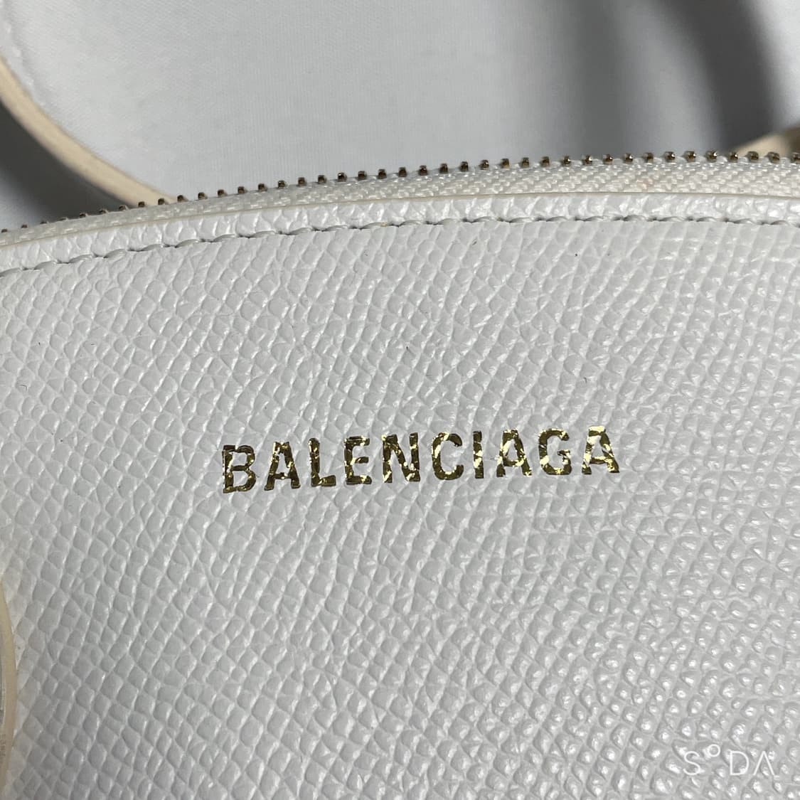 발렌시아가 빌탑 크로스백 화이트 상품이미지3