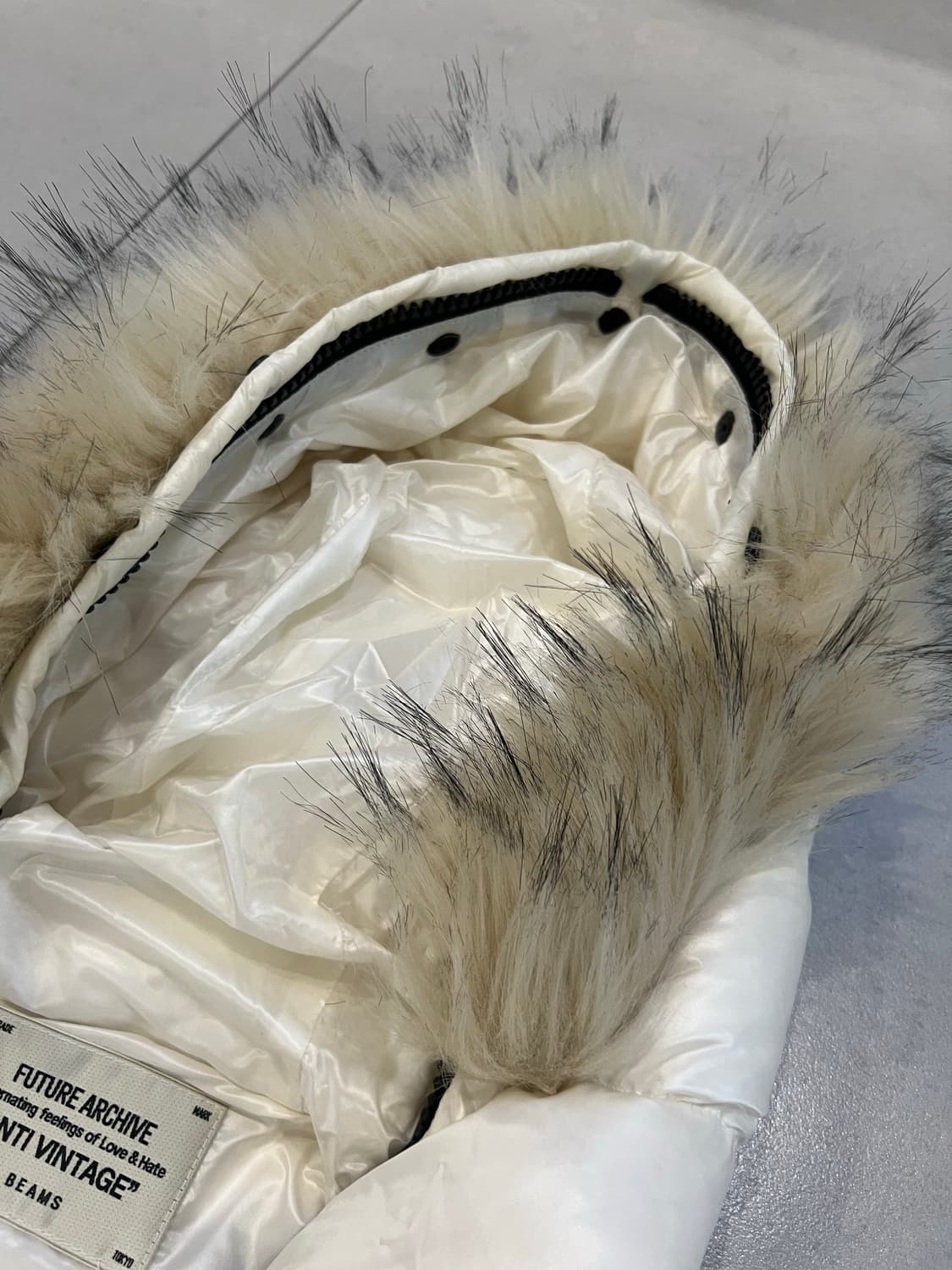 빔즈 퓨처 아카이브 울프죠 경량패딩 화이트 s 상품이미지6