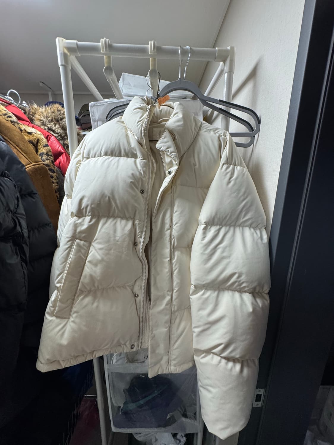 인사일런스 에센셜 다운 자켓 CREAM 상품이미지8