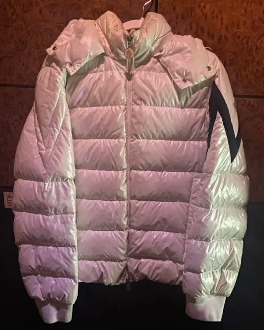 [정품 급매] 몽클레어 유광 패딩 화이트 풀구성품 상품이미지1