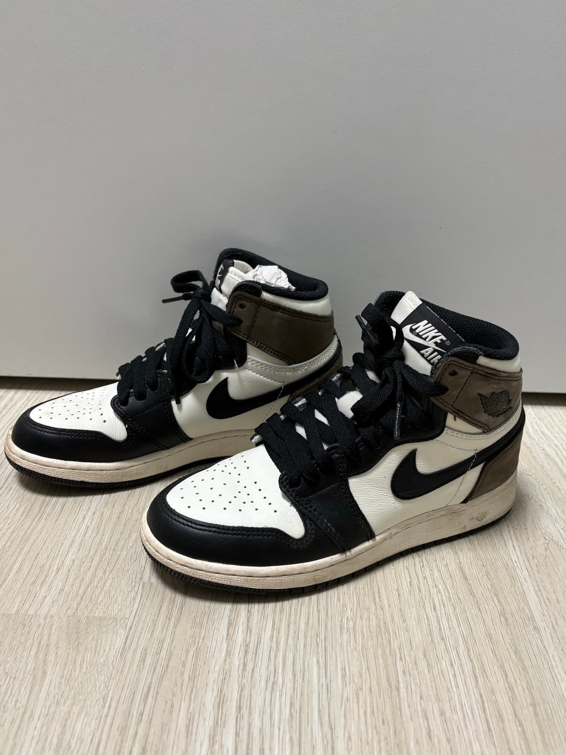 조던 1 레트로 하이 OG 블랙 모카 225 상품이미지8