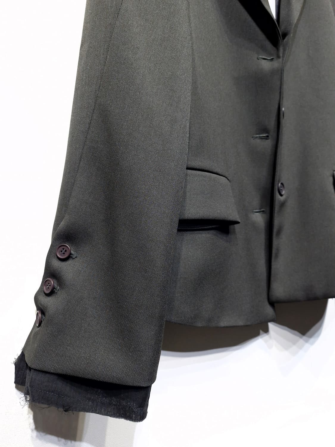 [새상품]CERRIC 세릭 25F/W 아웃 포켓 자켓 차콜 상품이미지6