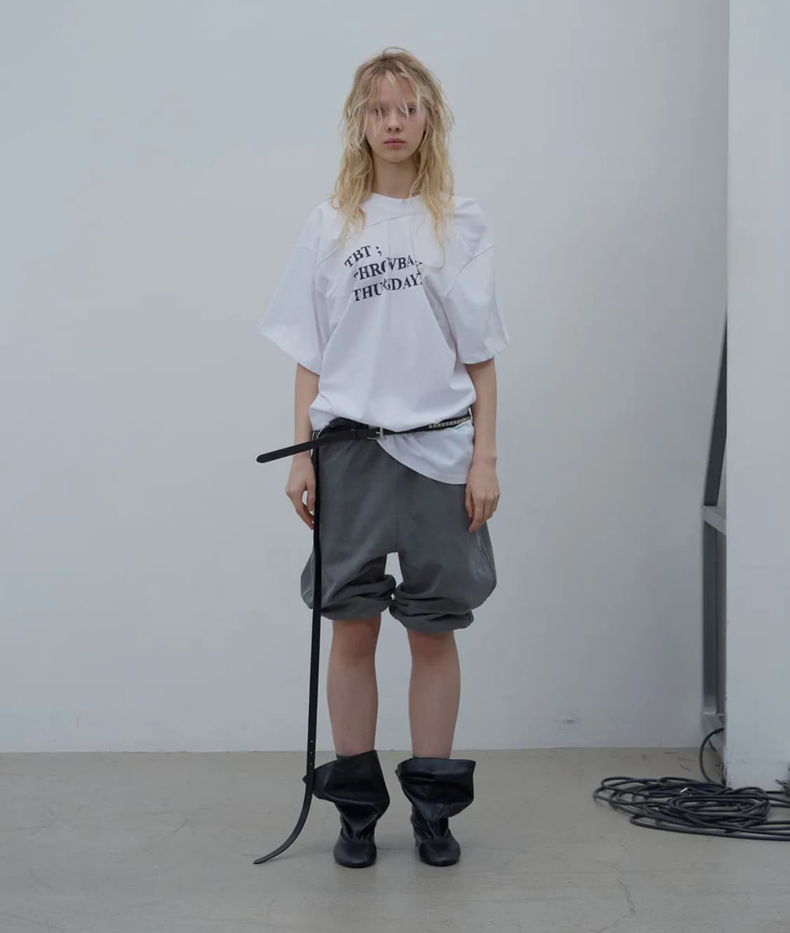 엘씨디씨 DRAPED LETTERING PRINT T-SHIRT 상품이미지1