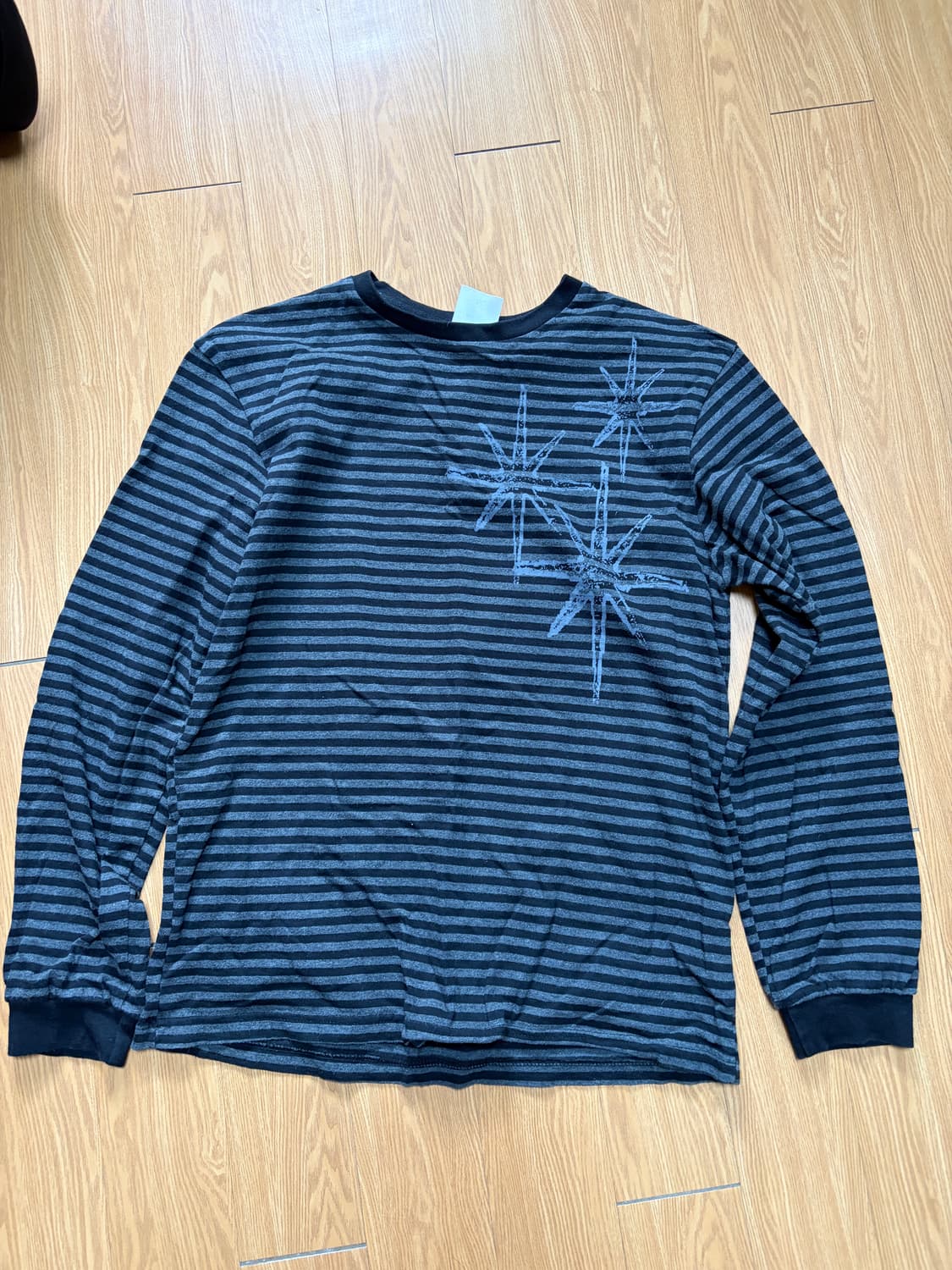 언타이틀 스테리나잇 스몰 스트라이프 롱 슬리브 블랙차콜 상품이미지2