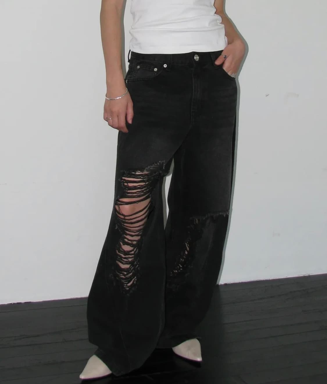 밀로우먼 커브드 데미지 와이드 진 스톤 블랙 상품이미지1