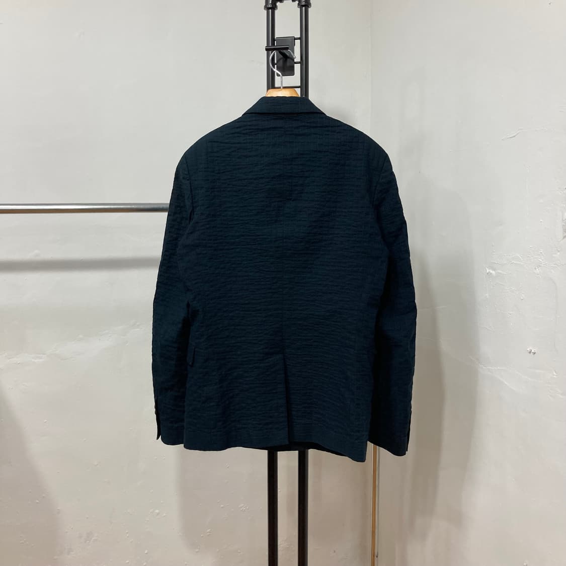 KRISVANASSCHE 시어사커 텍스처 투버튼 테일러드 자켓 상품이미지4