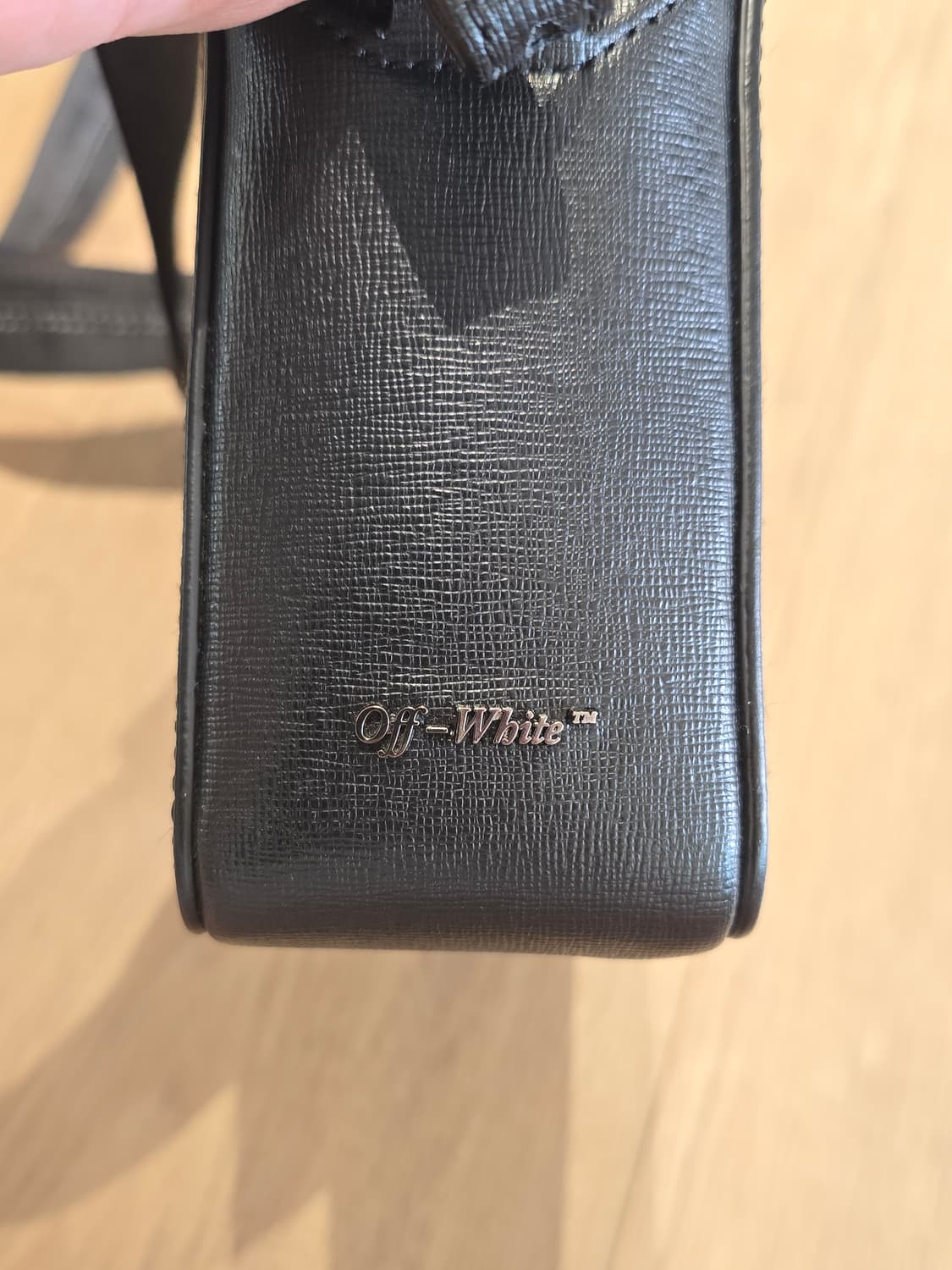 오프화이트 블랙 박스백 판매합니다
 상품이미지4