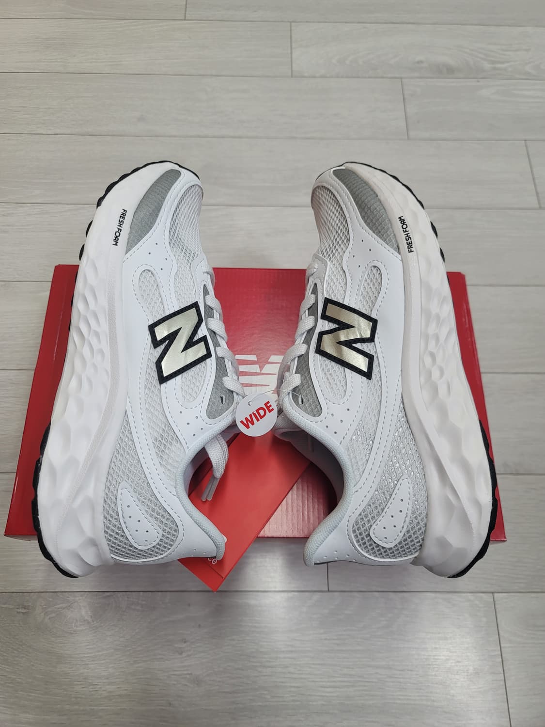 (255)(W)뉴발란스 프레쉬 폼 아리시 v4 화이트 실버 메탈릭[대전] 상품이미지1