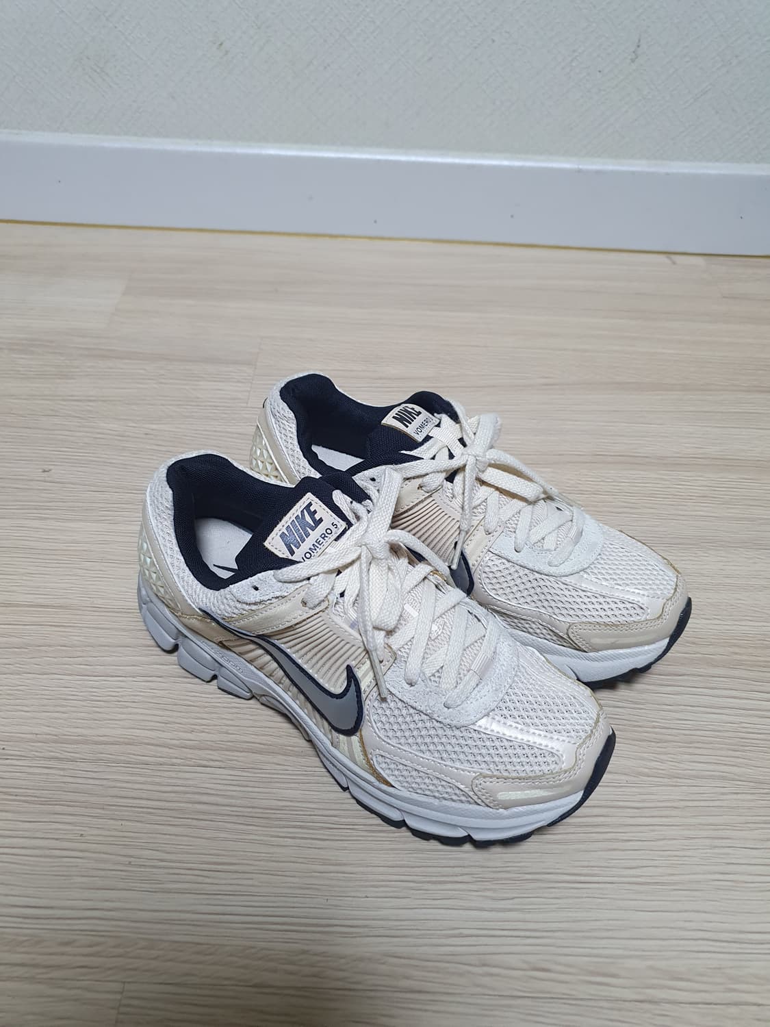 나이키 줌 보메로5 운동화 245 상품이미지2