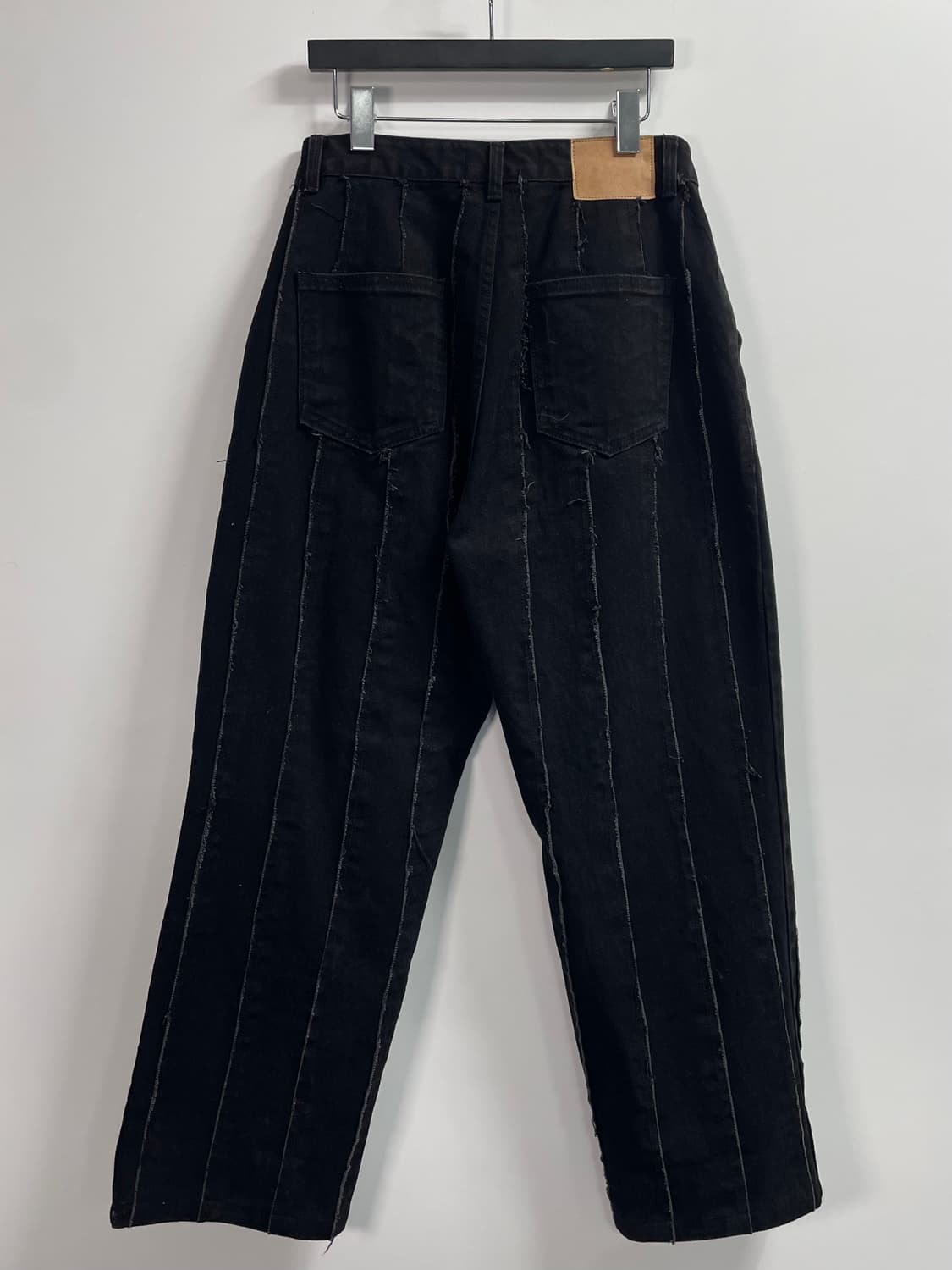 마땡킴 컷팅 루즈 블랙 데님팬츠 (onp.36) 상품이미지2