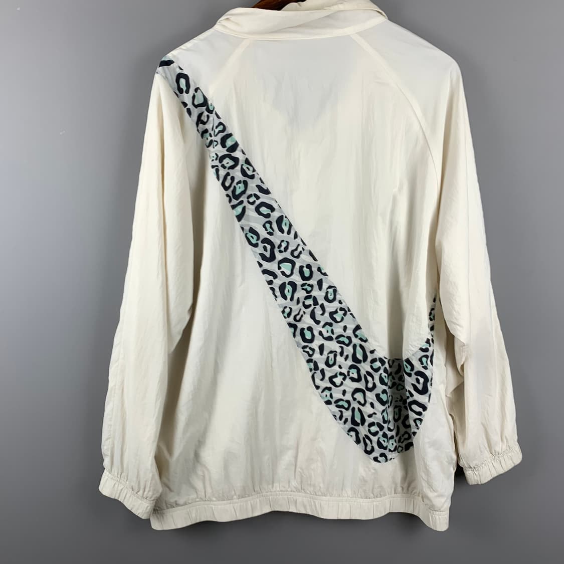 나이키 호피 빅스우시 화이트 우븐 바람막이 상품이미지3