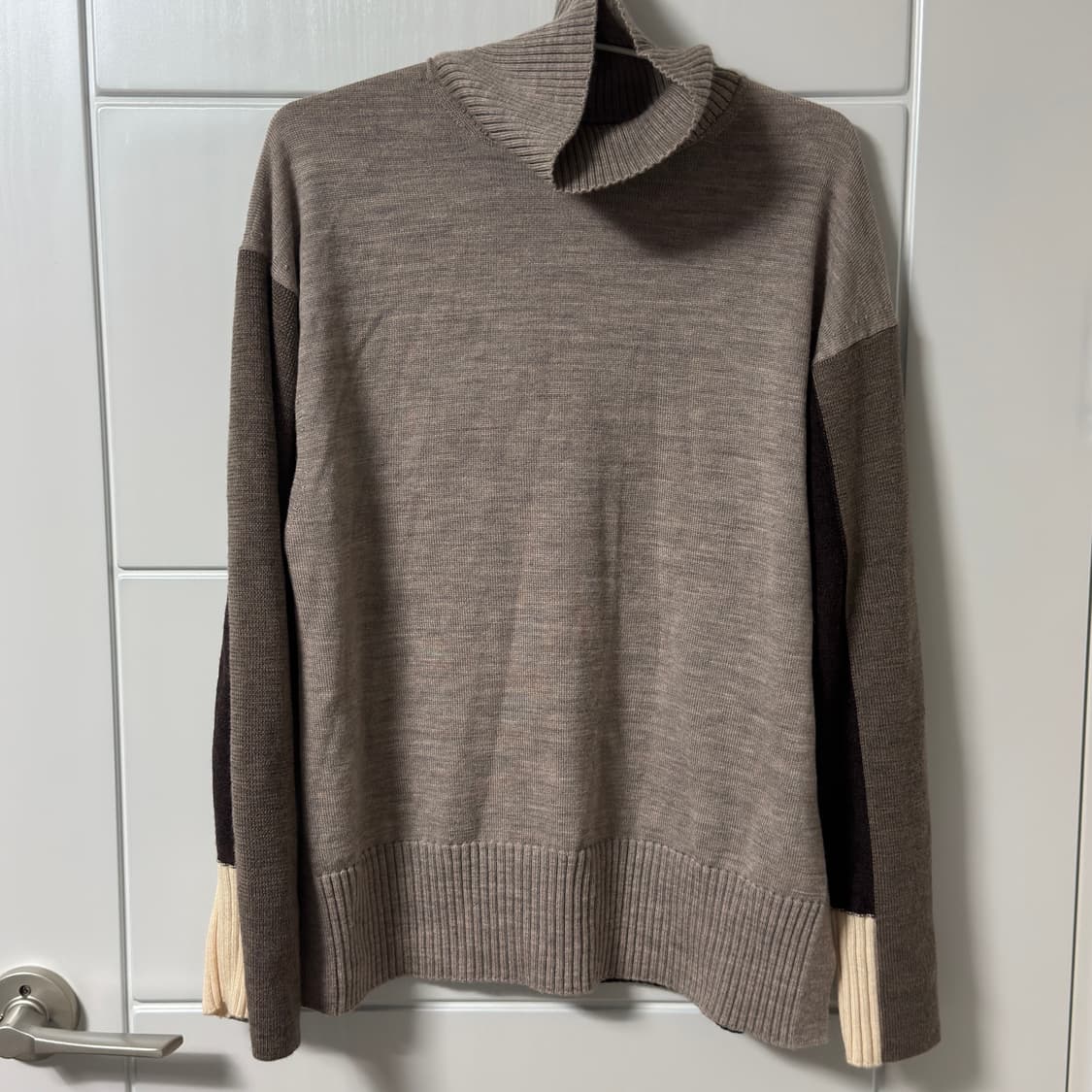 COS 코스 컬러블록 울 터틀넥 니트 상품이미지3