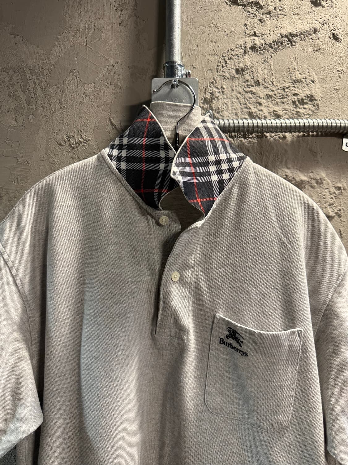 MA 버버리 BURBERRY 포켓 자수 로고 반팔 폴로 셔츠 그레이 상품이미지2