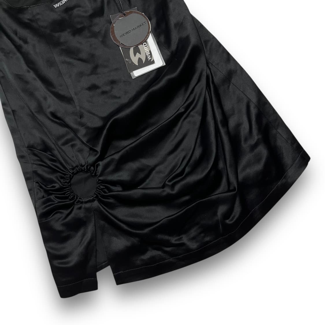 위어드 마켓 락시크 메탈 로고 글로시 드레스 상품이미지3