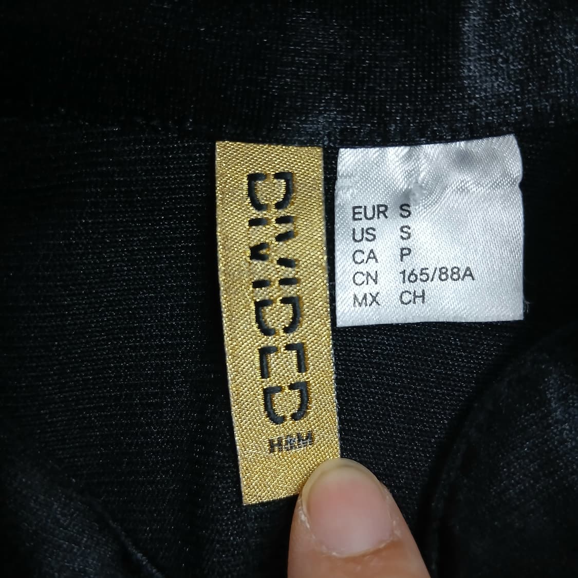 H&M 블랙 벨벳 짚업 점프수트 상품이미지7
