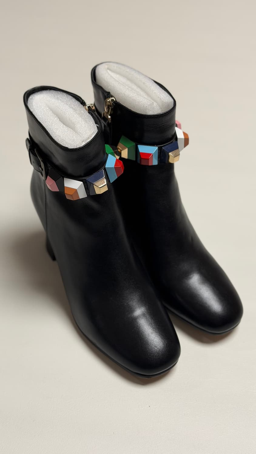 새상품) 펜디 레인보우 스터드 가죽 앵클 부츠 블랙 240mm 상품이미지3