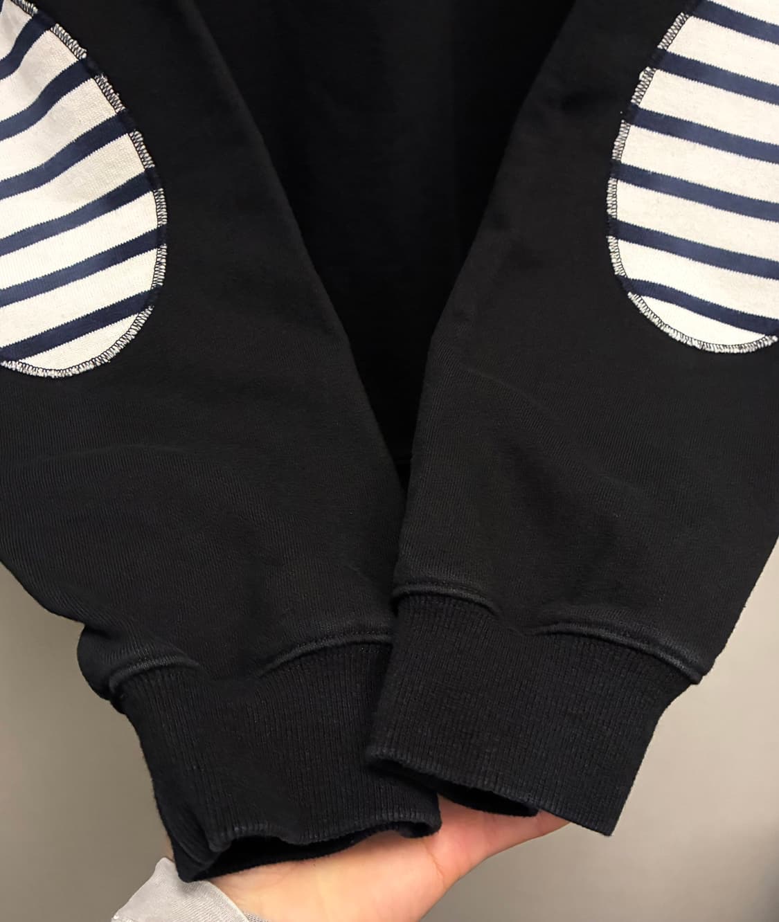 (L)세인트제임스 봉봉 엘보패치 맨투맨 스웻셔츠 블랙 상품이미지4