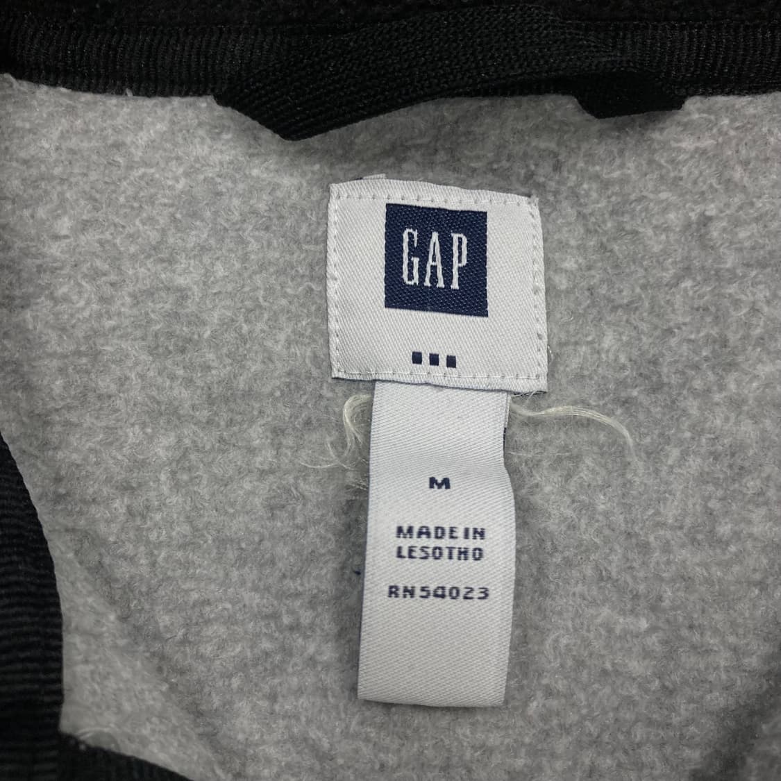 GAP 그레이 컬러 스몰 로고 반집업 플리스 상품이미지3