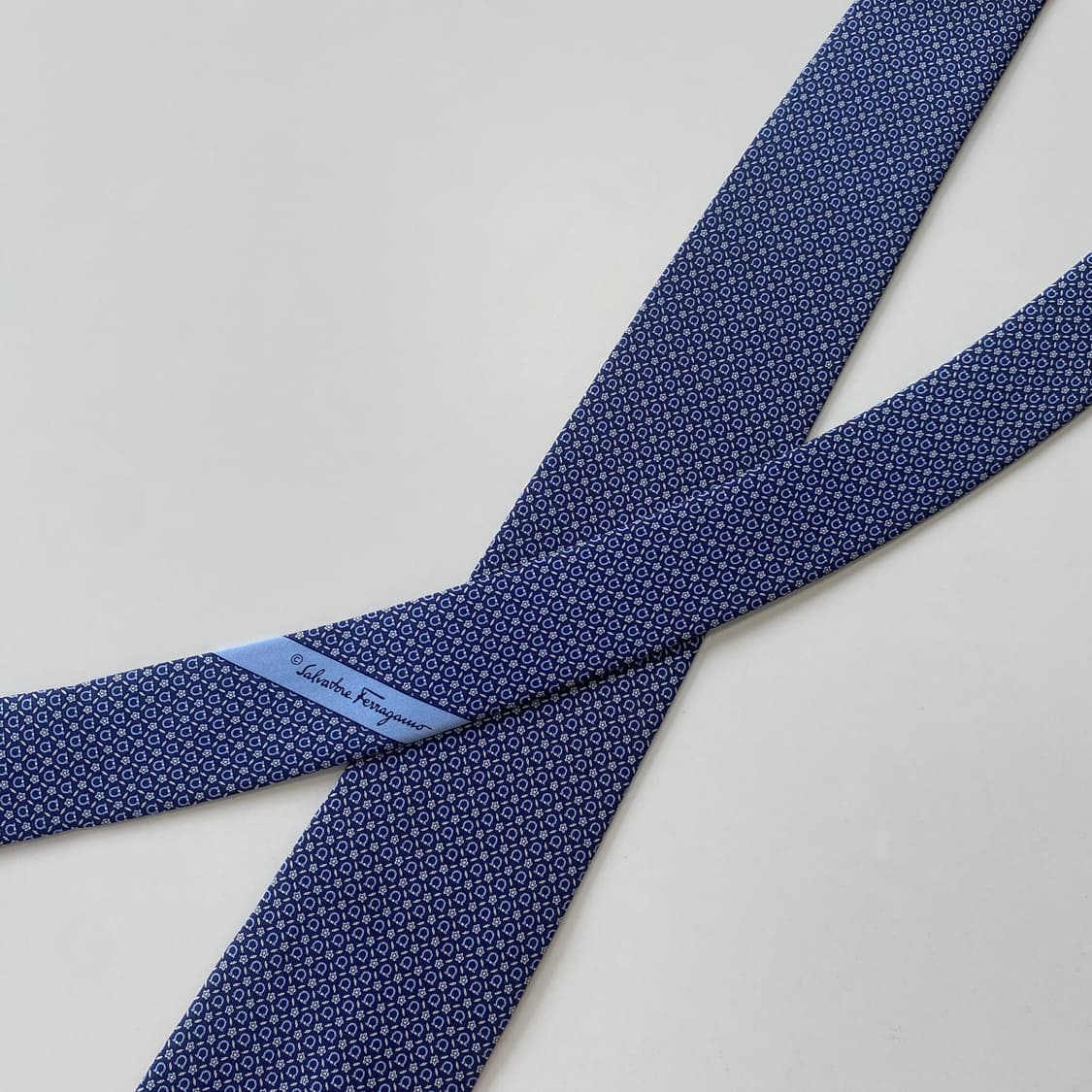 페레가모(Ferragamo)  모노그램 명품 정품넥타이 7.9cm 상품이미지4