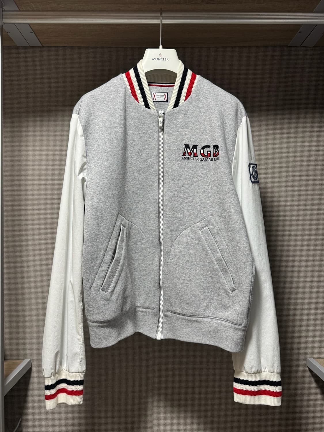 몽클레어 감마블루 자수 로고 자켓 그레이 L  상품이미지1