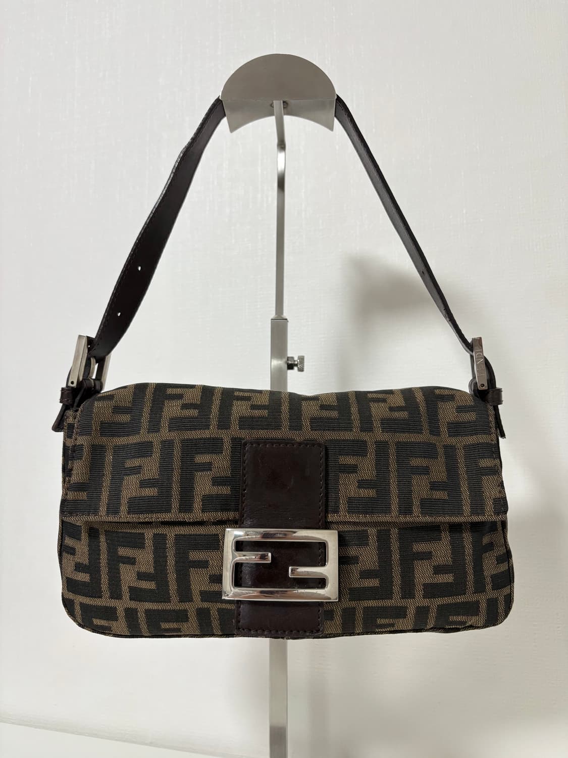 펜디 주카 바게트백  상품이미지1