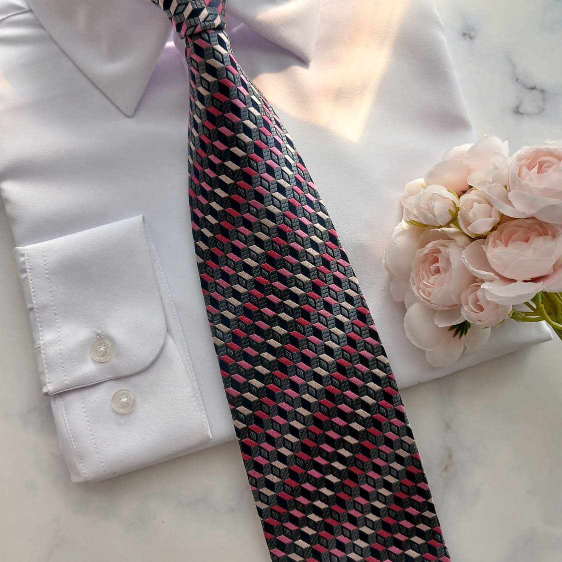 아쿠아스큐텀 실크 큐브 패턴 넥타이 9.7cm A+등급 A18794
 상품이미지5