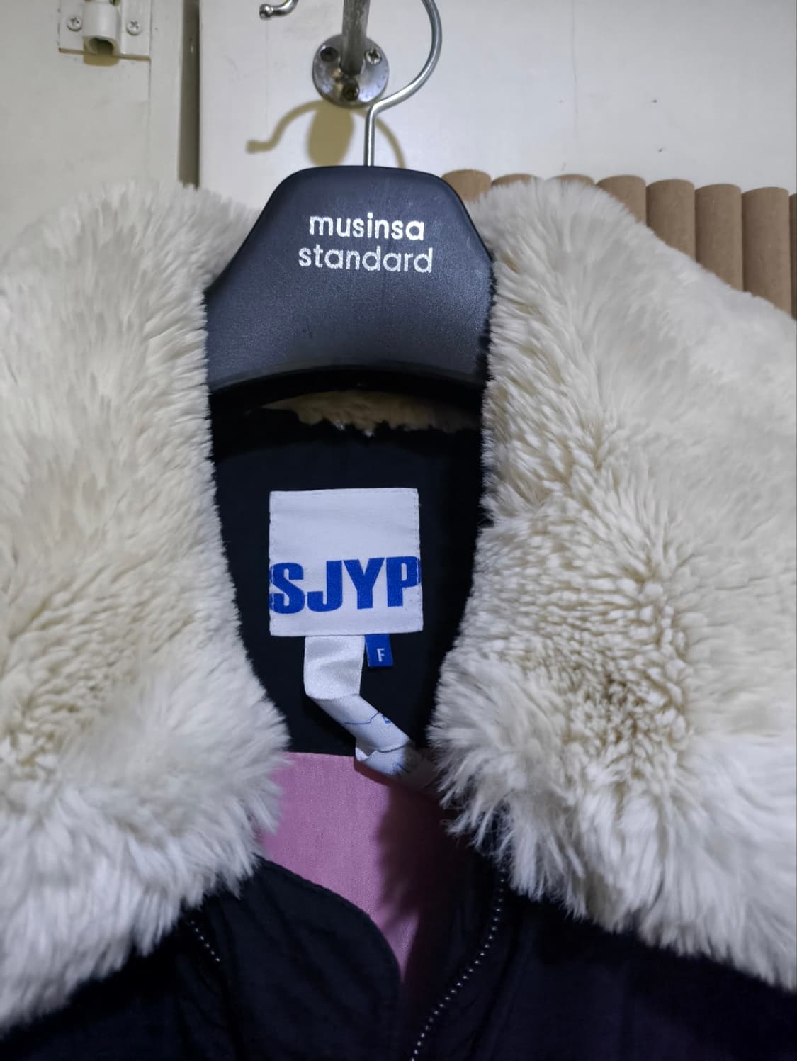 오버핏F 스티브제이앤요니피 SJYP 무스탕 패딩 상품이미지4