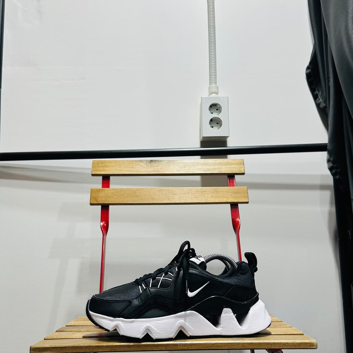 245) 나이키 운동화 여성 여자 신발 라이즈 365 블랙 화이트 상품이미지3