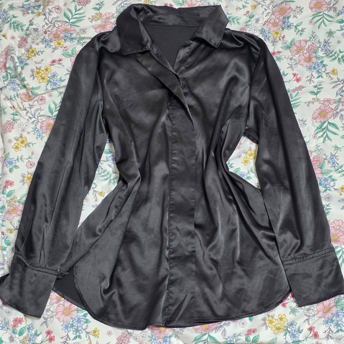 빈티지)데일리 검정 새틴 셔츠 오네갸루 상품이미지1