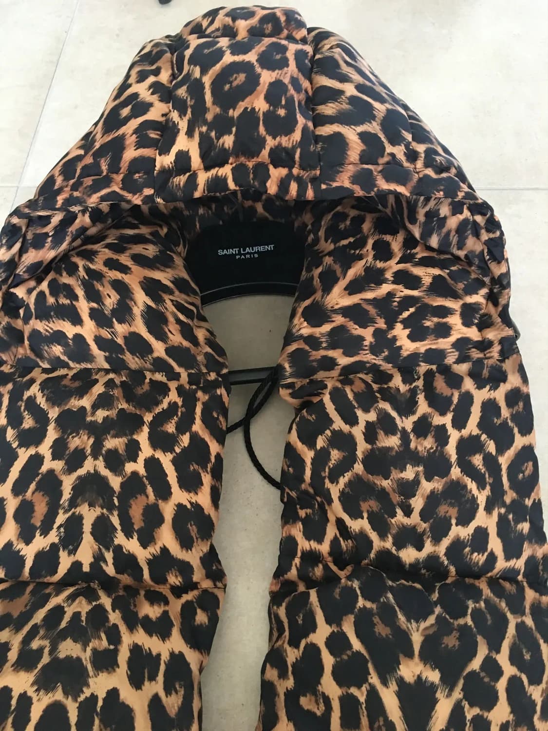 생로랑 21AW 레오파드 패딩 머플러 상품이미지6