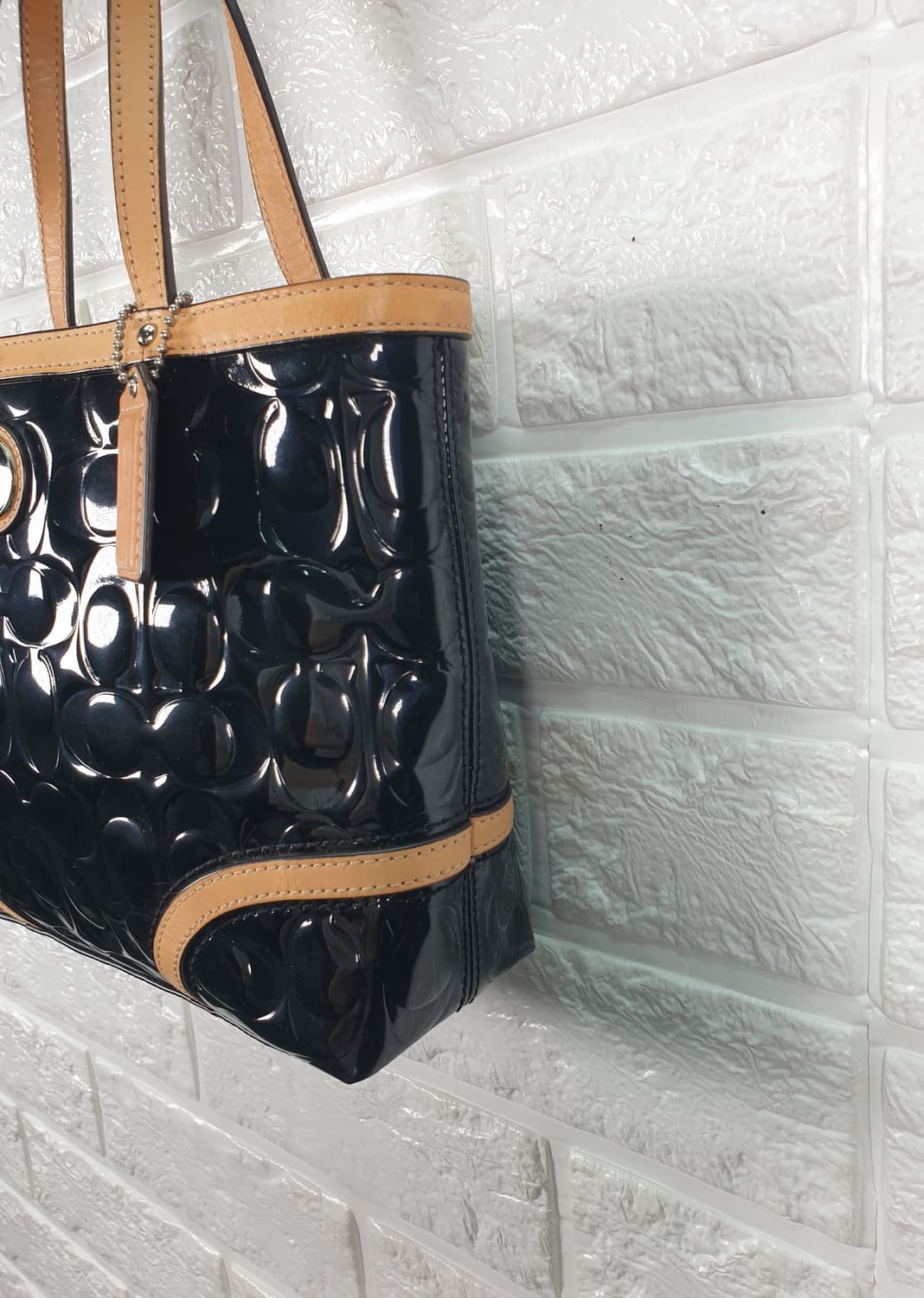 코치 페이트 엠보스드 에나멜 토트백 상품이미지6