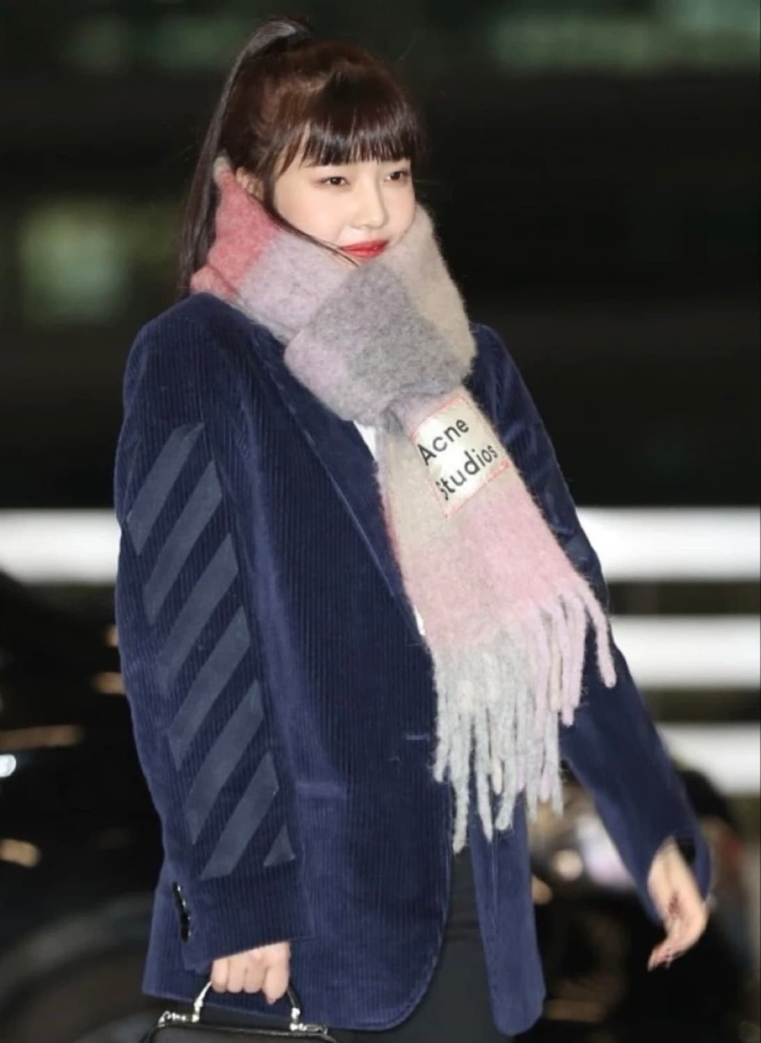 아크네스튜디오 머플러 푸시아라일락 올드택(조이 착용) 상품이미지1