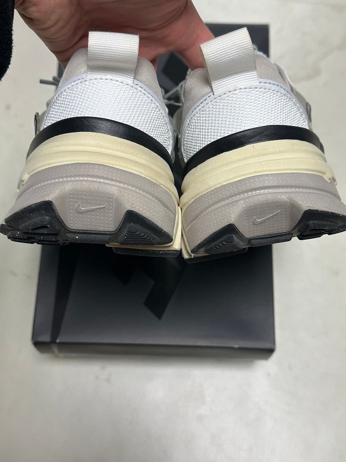 [260] 나이키 V2K 런 서밋화이트 메탈릭실버 상품이미지3