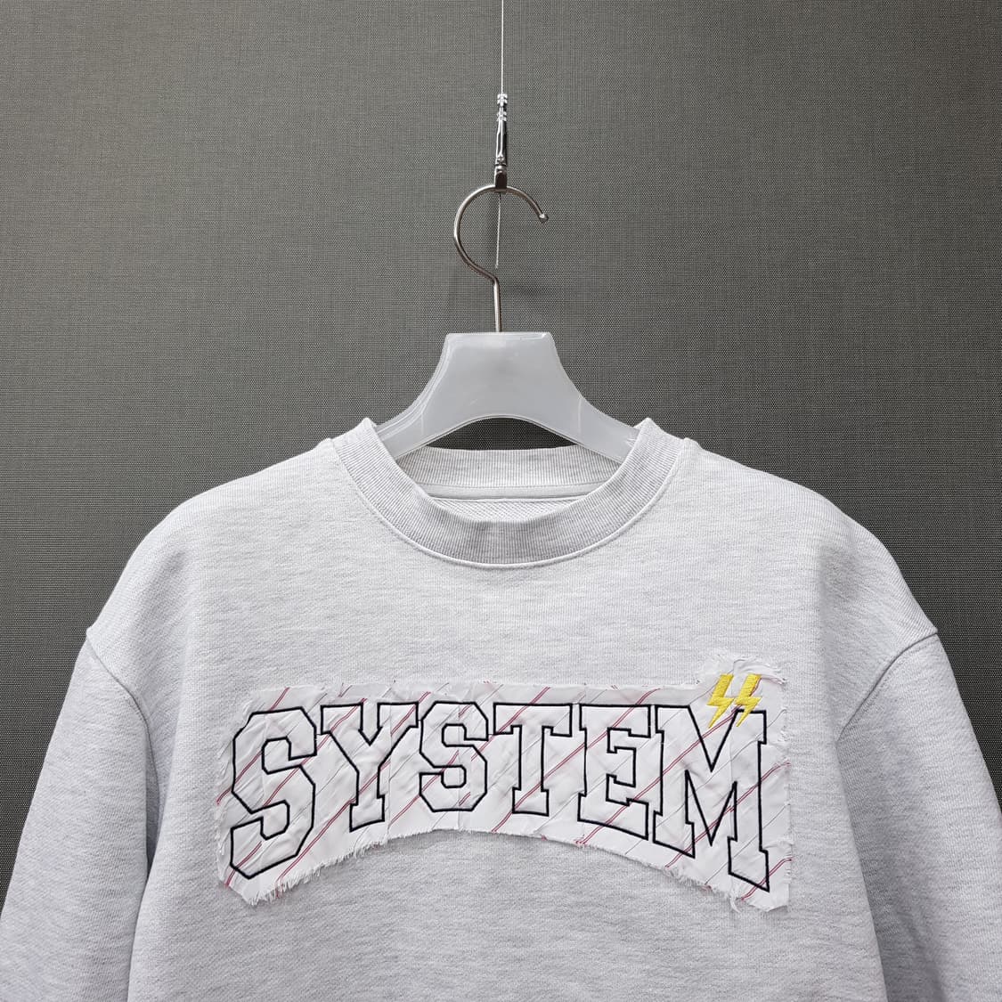 한섬 시스템 2022 그래픽 자수 레터링 크롭 맨투맨 F사이즈 상품이미지2