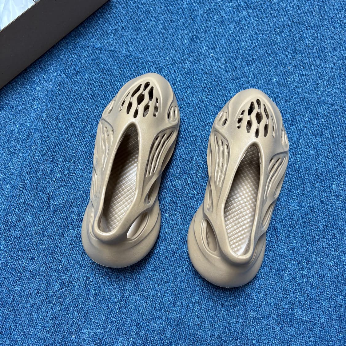 아디다스 이지폼러너 베이지 250 상품이미지2