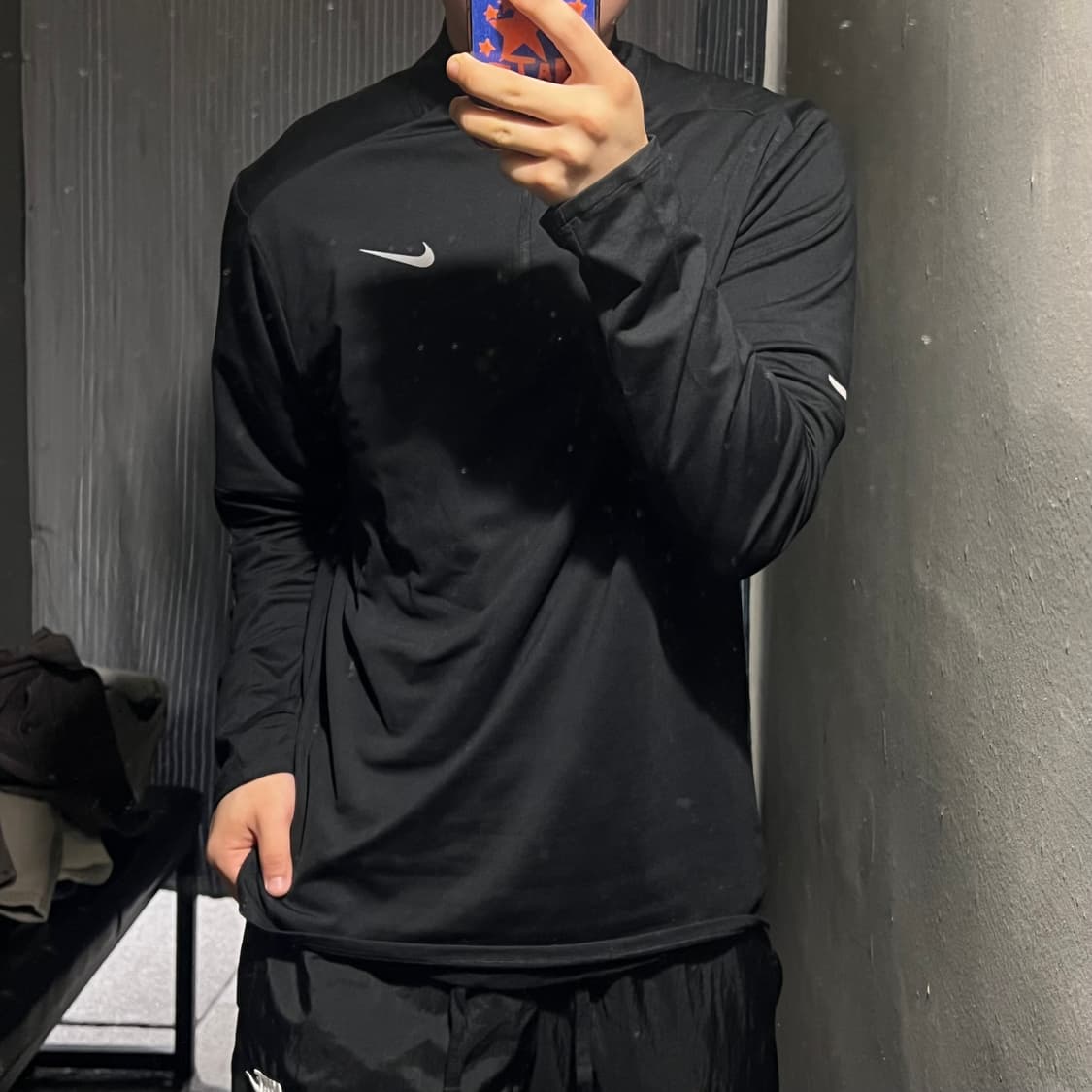나이키 러닝 블랙 리플렉티브 스우시 반집업 하프집업 핑거홀 긴팔 티셔츠 상품이미지1