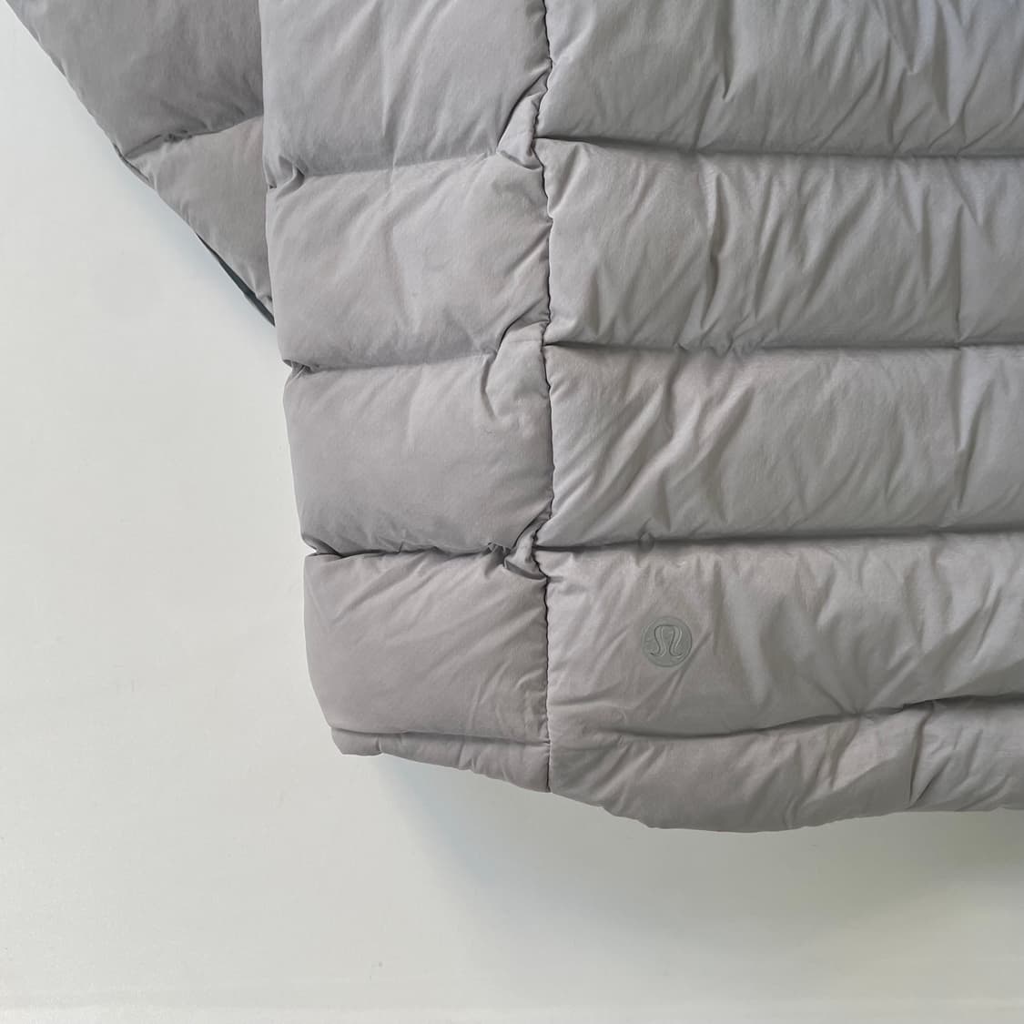 룰루레몬 라이트 그레이 경량 다운 패딩 (on.41)   상품이미지4