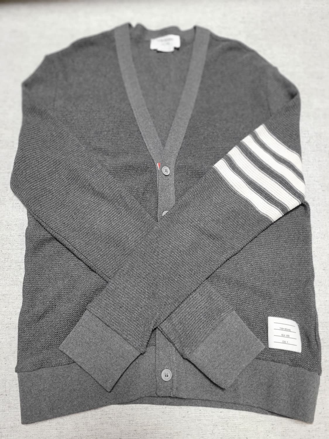 톰브라운 가디건4사이즈팝니다 상품이미지1