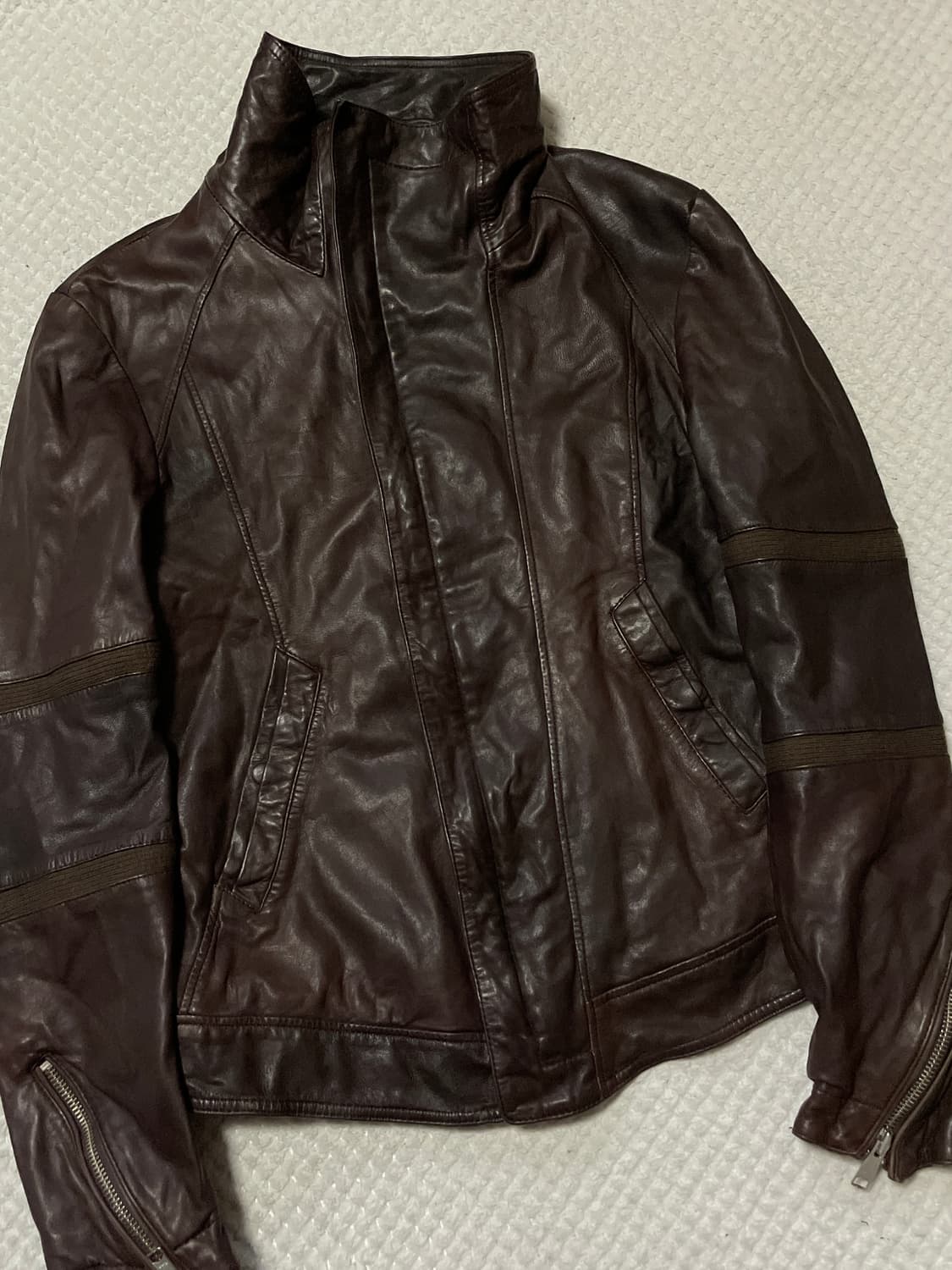 [50] PULF FICTION 램스킨 양가죽 하이넥 사선 절개 레더 상품이미지8